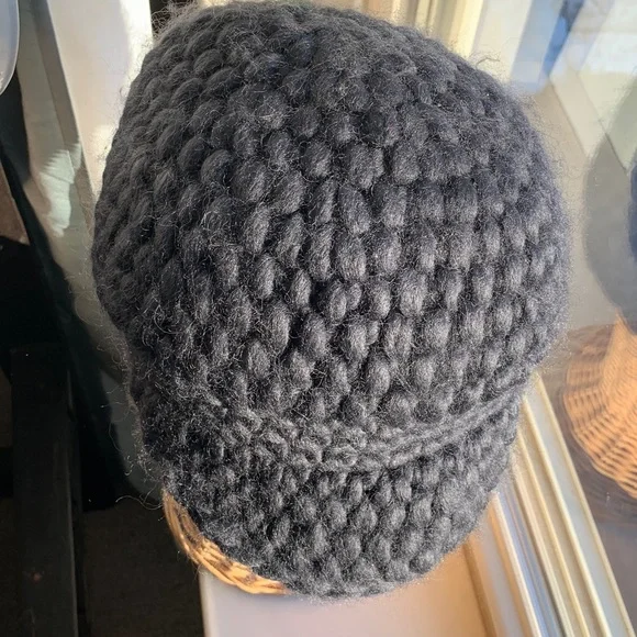 Rike Feurstein Berlin 100% Wool Hat Mint Condition Rike Feurstein Berlin 100% Wool Hat Mint Condition main image 2